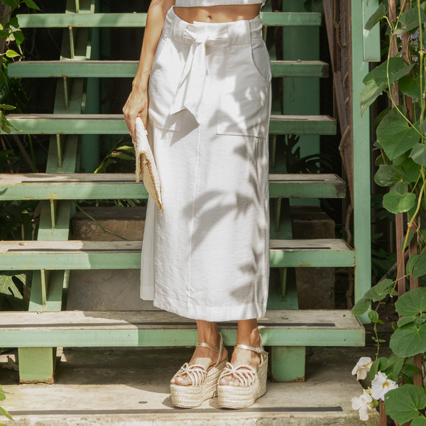 Falda con cinturón en tela