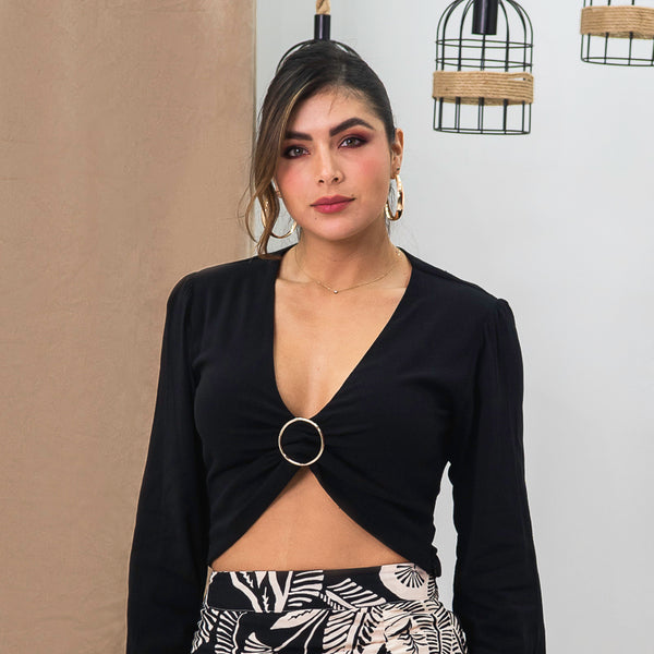 Croptop escote V con herraje manga larga