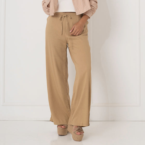 Pantalón con pasadores y pretina posterior enresortada