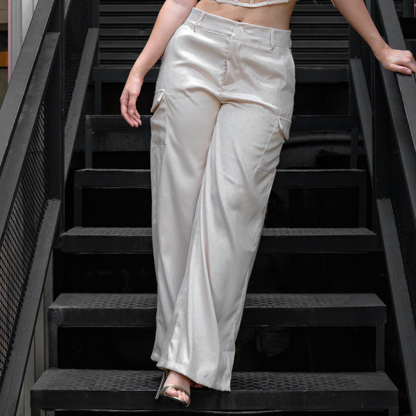 Pantalón bota recta bolsillos parche